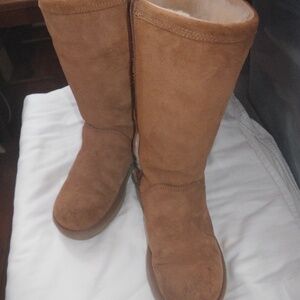 UGG Kenly (like Alber) Tall Zip boots in Chestnut size 6